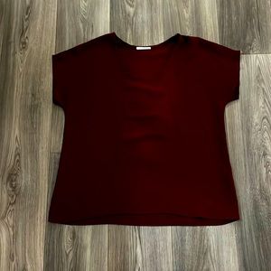 ❤️ 3 for $15❤️ lush maroon flowy top